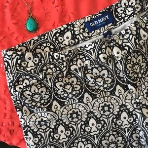 Cropped Black & Cream Old Navy Pants